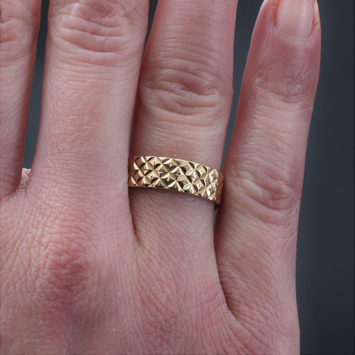 Bague 53 Anneau large or rose ciselé 58 Facettes 15-160