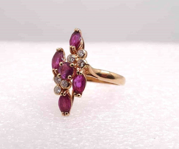 Bague 52 Bague en or jaune, diamants et rubis 58 Facettes 12348