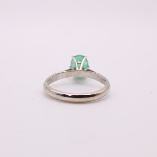 Bague Solitaire or blanc Emeraude ovale 58 Facettes