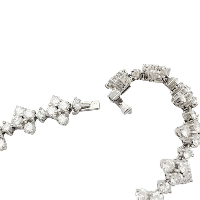 Bracelet Bracelet fleurettes en or blanc et diamants. 58 Facettes 31830