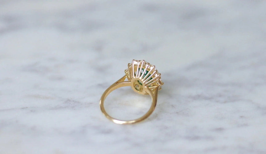 Bague Bague marguerite émeraude 2,00 Cts et diamants 58 Facettes