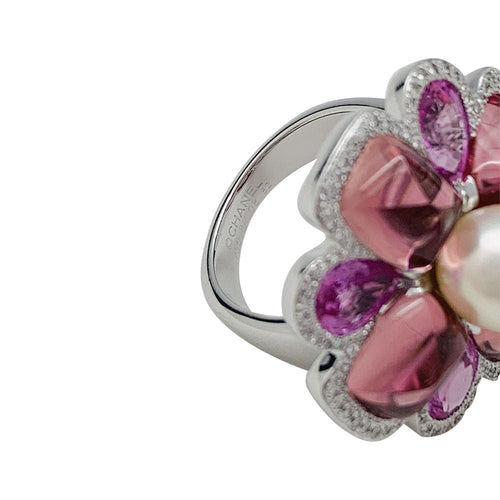 Bague 52 Bague Chanel, "San Marco", or blanc, perle, saphirs roses, tourmalines roses, diamants. 58 Facettes 31344