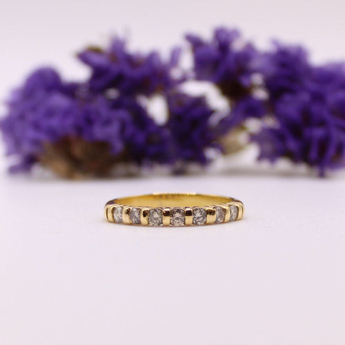 Bague Alliance or jaune demi-tour diamants 58 Facettes