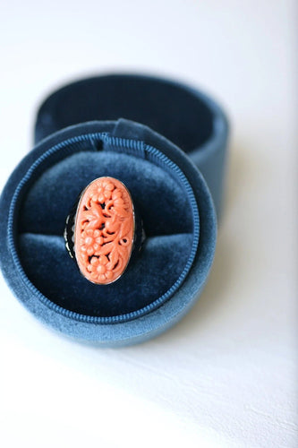 Bague Bague style Art Déco Corail, Onyx et Diamants 58 Facettes