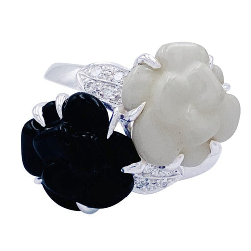 Bague 51 Bague Chanel, "Toi & Moi - Mini Camélia sculpté", or blanc, diamants. 58 Facettes 32413
