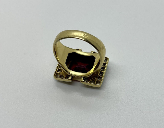 Bague Bague Tank or jaune, pierre rouge 58 Facettes 20400000495