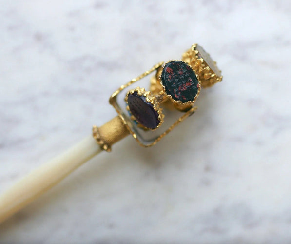 Accessoire Roue de cachet intailles, manche en nacre 58 Facettes