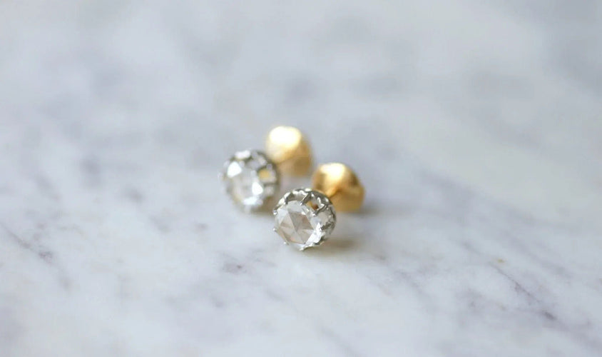 Boucles d'oreilles Clous en or jaune, diamants rose couronnée 58 Facettes