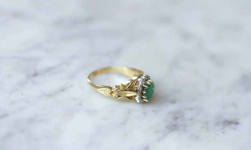 Bague Bague marguerite style Victorien émeraude diamants 58 Facettes