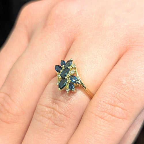 Bague Bague motifs floraux en or jaune diamants et saphirs 58 Facettes 24959