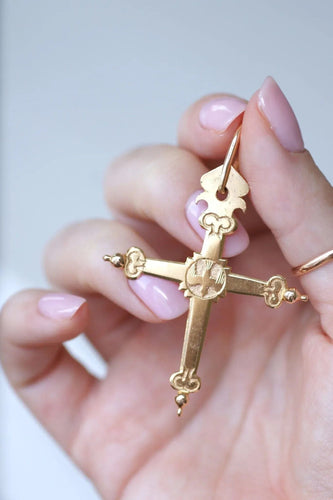 Pendentif Croix régionale Jeannette or jaune 58 Facettes