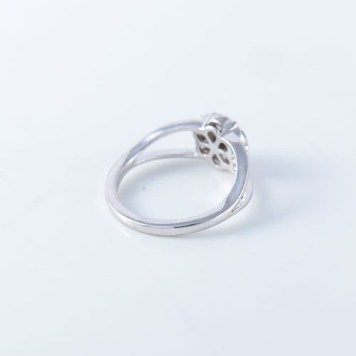 Bague 52 Bague or blanc diamants modèle marguerite 58 Facettes