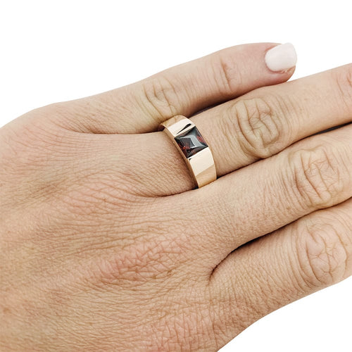 Bague 51 Bague Cartier, "Tank", or rose, grenat. 58 Facettes 31056