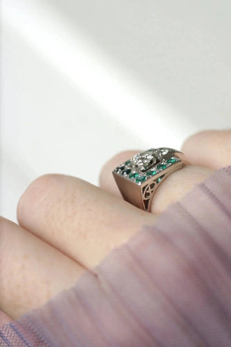 Chevalière Art Deco émeraudes et diamants 58 Facettes