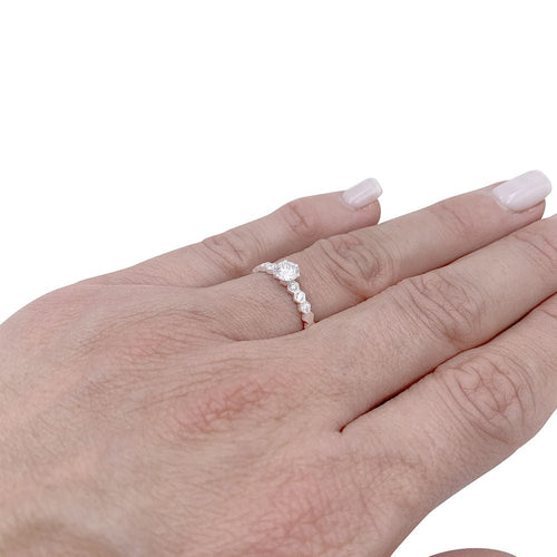 Bague 49 Bague Chaumet, "Solitaire Bee my Love", or blanc, diamants. 58 Facettes 32380