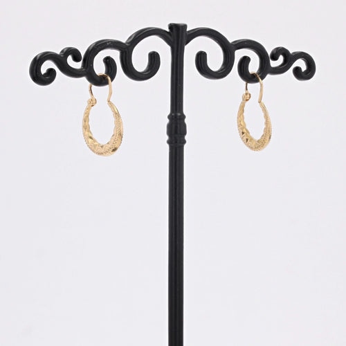 Boucles d'oreilles Boucles d'oreilles créoles or jaune ciselé facetté 58 Facettes CVBO18