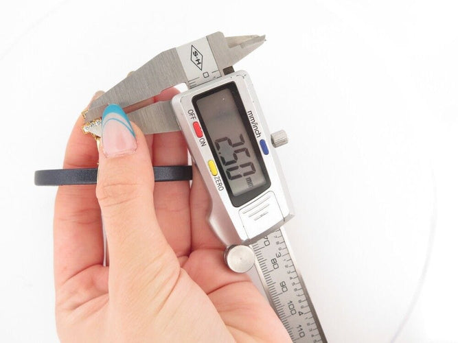 Bracelet bracelet CARTIER breloque croix or jaune 18k 6 diamants 0.36ct 58 Facettes 254652