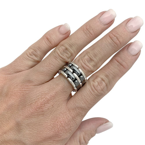 Bague 55 Bague Chanel "Ultra" grand modèle en or blanc et céramique noire. 58 Facettes 31521