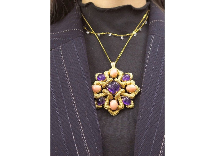 Broche broche pendentif VAN CLEEF & ARPELS delphes 1975 or cabochons corail & amethyste 58 Facettes 257359