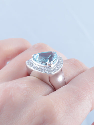 Bague 52 Bague Triangle Topaze bleue 58 Facettes