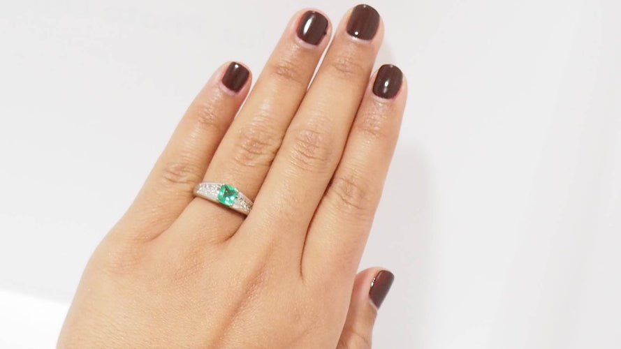 Bague Bague en or blanc, émeraude et diamants 58 Facettes 17707