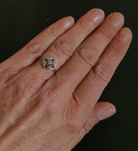 Bague 56 Bague Art déco, diamants, saphirs 58 Facettes