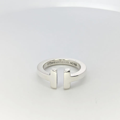 Bague TIFFANY & CO - Bague modèle "T" argent 58 Facettes 25380