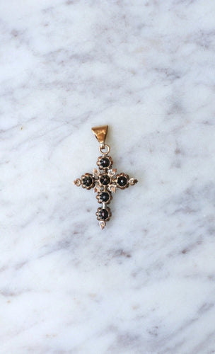 Pendentif Croix ancienne en or rose et diamants 58 Facettes