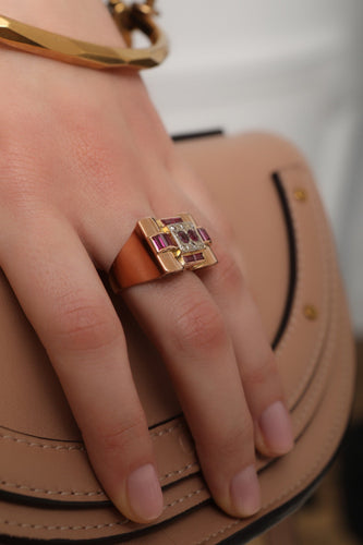 Bague Bague en or jaune, gris, rubis et diamants "Folles années" 58 Facettes 1828