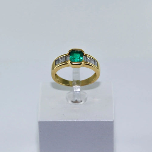 Bague Bague émeraude et diamants 58 Facettes