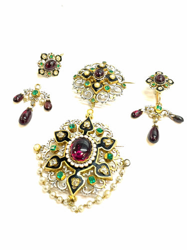 Broche Parure ancienne en or 18 carats néo renaissance 58 Facettes