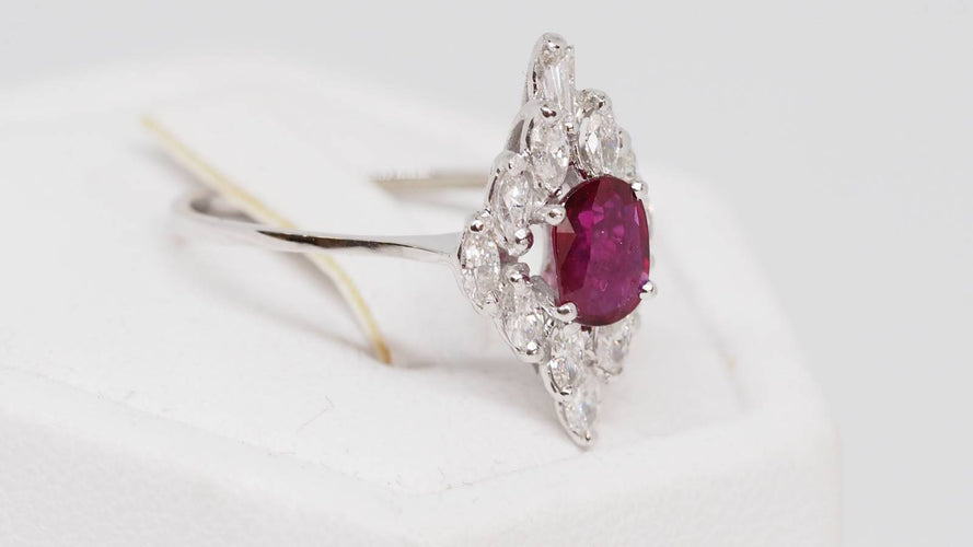 Bague Bague marquise en or blanc, rubis et diamants navette 58 Facettes 29917