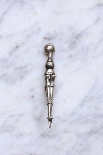 Broche Surin Ecossaise ancienne en argent, grenat, citrine, jaspe, et agate 58 Facettes