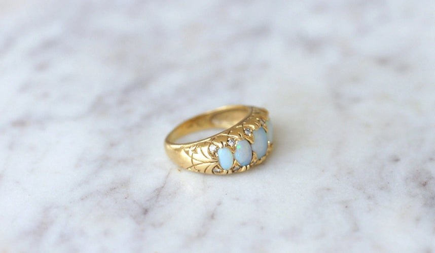 Bague Bague jarretière opales et diamants 58 Facettes