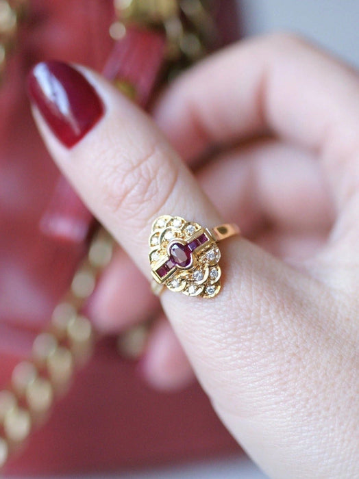 Bague de fiançailles vintage rubis entourage diamants sur or jaune 58 Facettes