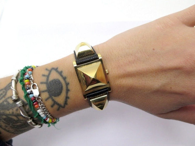 Montre montre HERMES medor 23 mm quartz en plaque or et cuir noir en 58 Facettes 243860