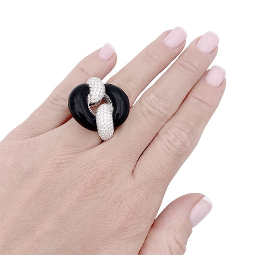 Bague 53 Bague Victoria Casal, or blanc, onyx et diamants. 58 Facettes 33445