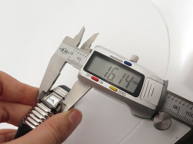 Montre vintage montre CARTIER declaration titane & acier 4 diamants 0.12ct quartz 58 Facettes 254101