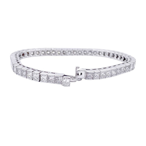 Bracelet Bracelet ligne or blanc et diamants taille princesse. 58 Facettes 32893