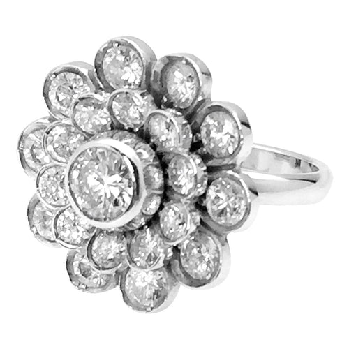 Bague 53 Bague marguerite en or blanc, diamants. 58 Facettes 26243