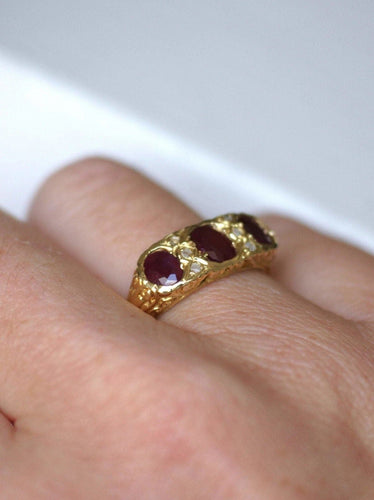 Bague jarretière rubis birmans et diamants 58 Facettes