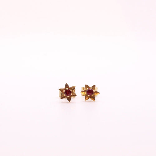 Boucles d'oreilles Boucles d’oreilles étoile Or jaune Rubis 58 Facettes