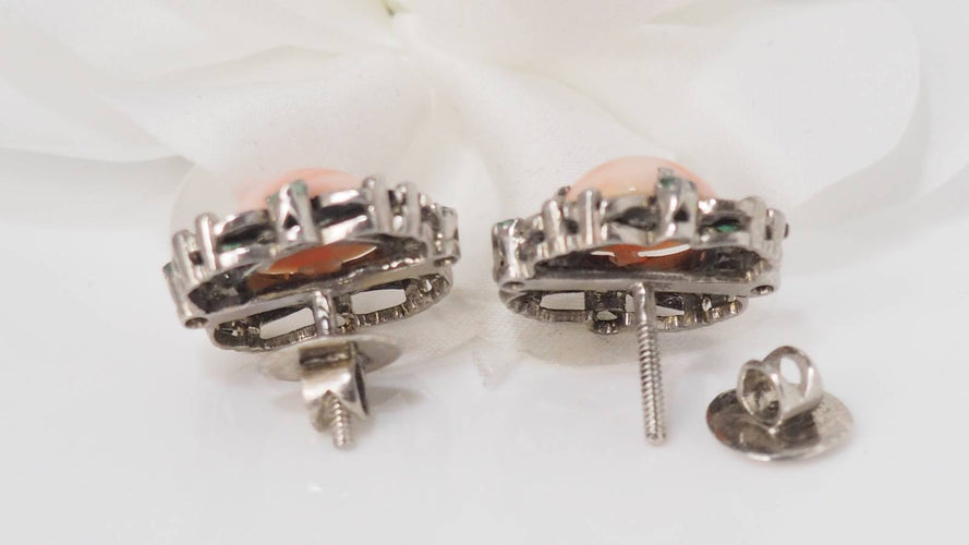 Boucles d'oreilles Boucles d'oreilles ancienne en argent, émeraudes et corail 58 Facettes 31178