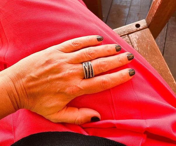 Bague Bague bandeau diamants blancs et noirs 58 Facettes