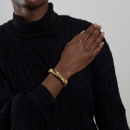 Bracelet Bracelet rigide en or jaune godronné 18 k et diamants 58 Facettes