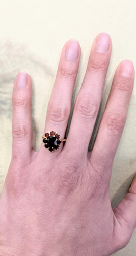 Bague Bague Marguerite or et grenats 58 Facettes