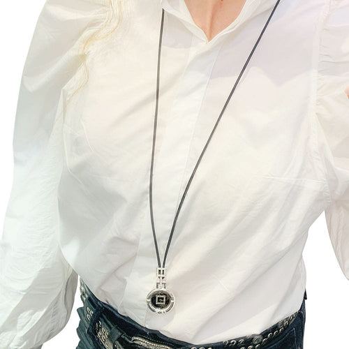 Montre Montre pendentif Chaumet, "Anneau", or blanc, diamants. 58 Facettes 32573