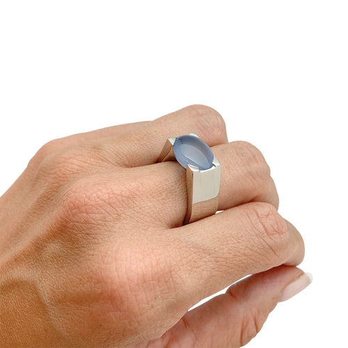 Bague 53 Bague Cartier, "Tankissime", or blanc, calcédoine bleue. 58 Facettes 31792