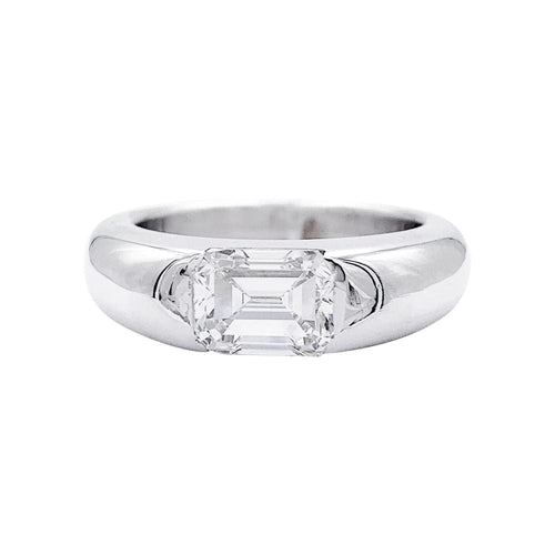 Bague 64 Bague jonc sertie d'une diamant taille émeraude. 58 Facettes 32553