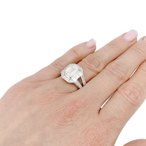 Bague 49 Bague diamant taille émeraude, entourage diamants baguettes, platine. 58 Facettes 32516